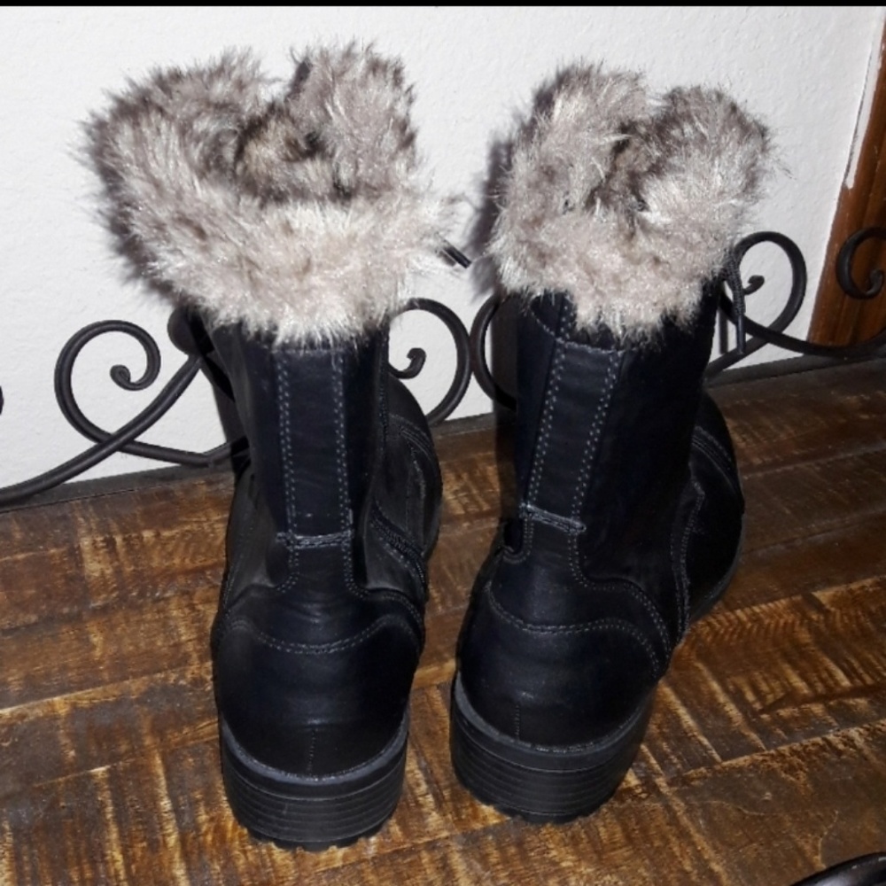 NWOT _Black Lace up boots with fur - Picture 3 of 4